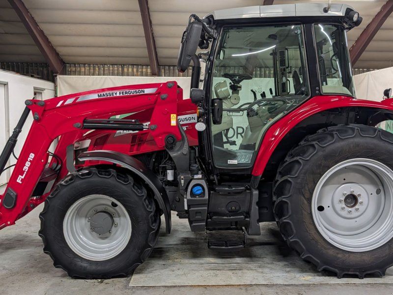 Massey Ferguson 5712S