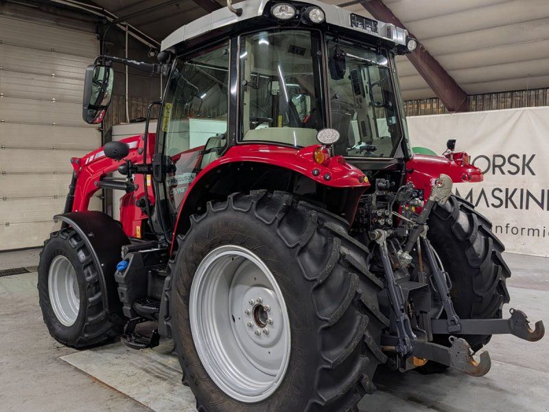 Massey Ferguson 5712S
