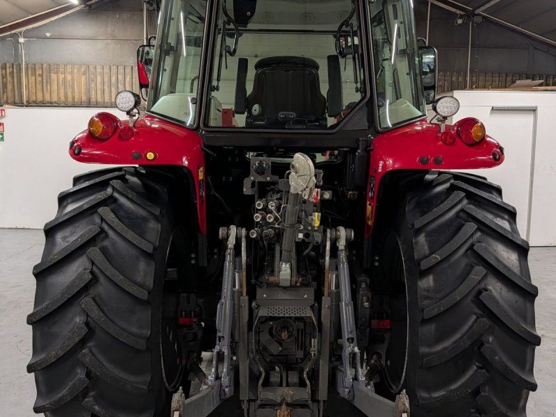 Massey Ferguson 5712S