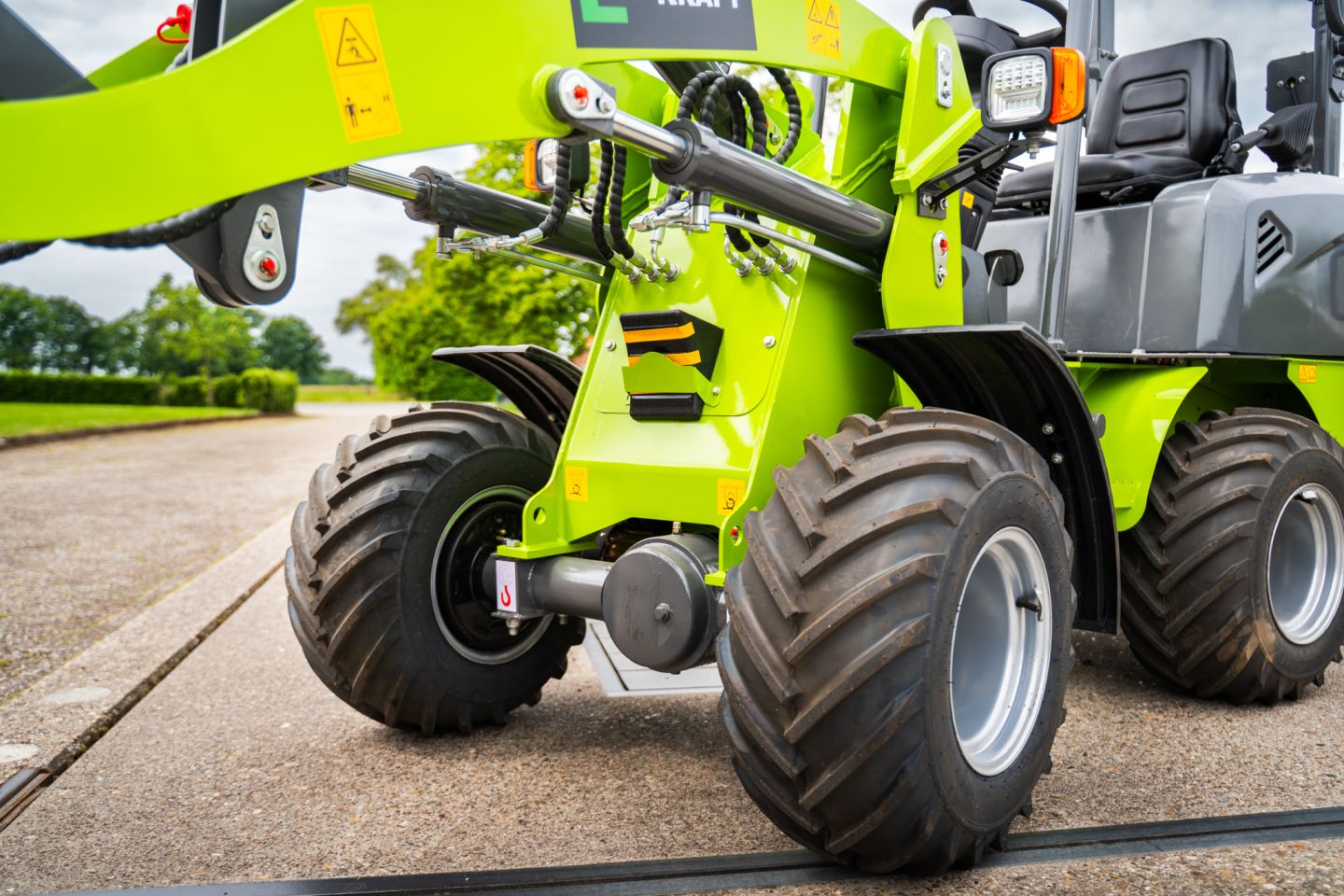 E-Kraft E1000 & E400 elektrische minishovels