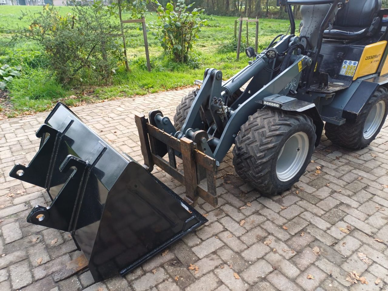 Ginat D332 SWT X-tr | bj 2015 | 2830uur |Bak en lepels
