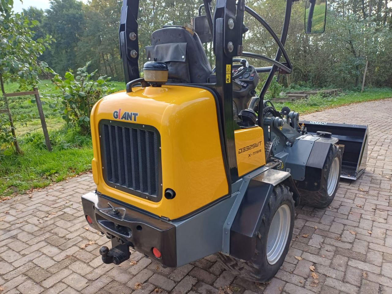Ginat D332 SWT X-tr | bj 2015 | 2830uur |Bak en lepels
