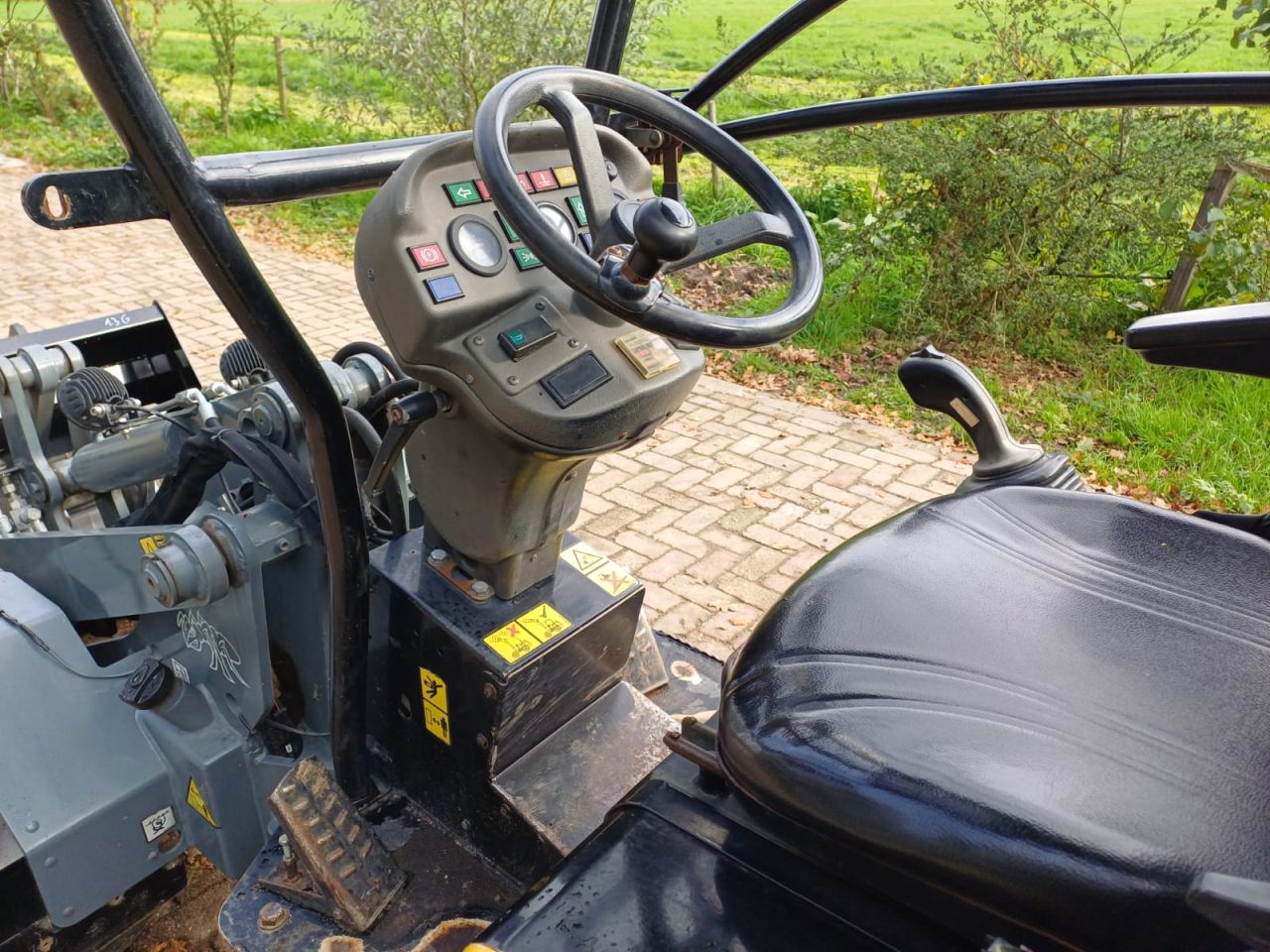 Ginat D332 SWT X-tr | bj 2015 | 2830uur |Bak en lepels