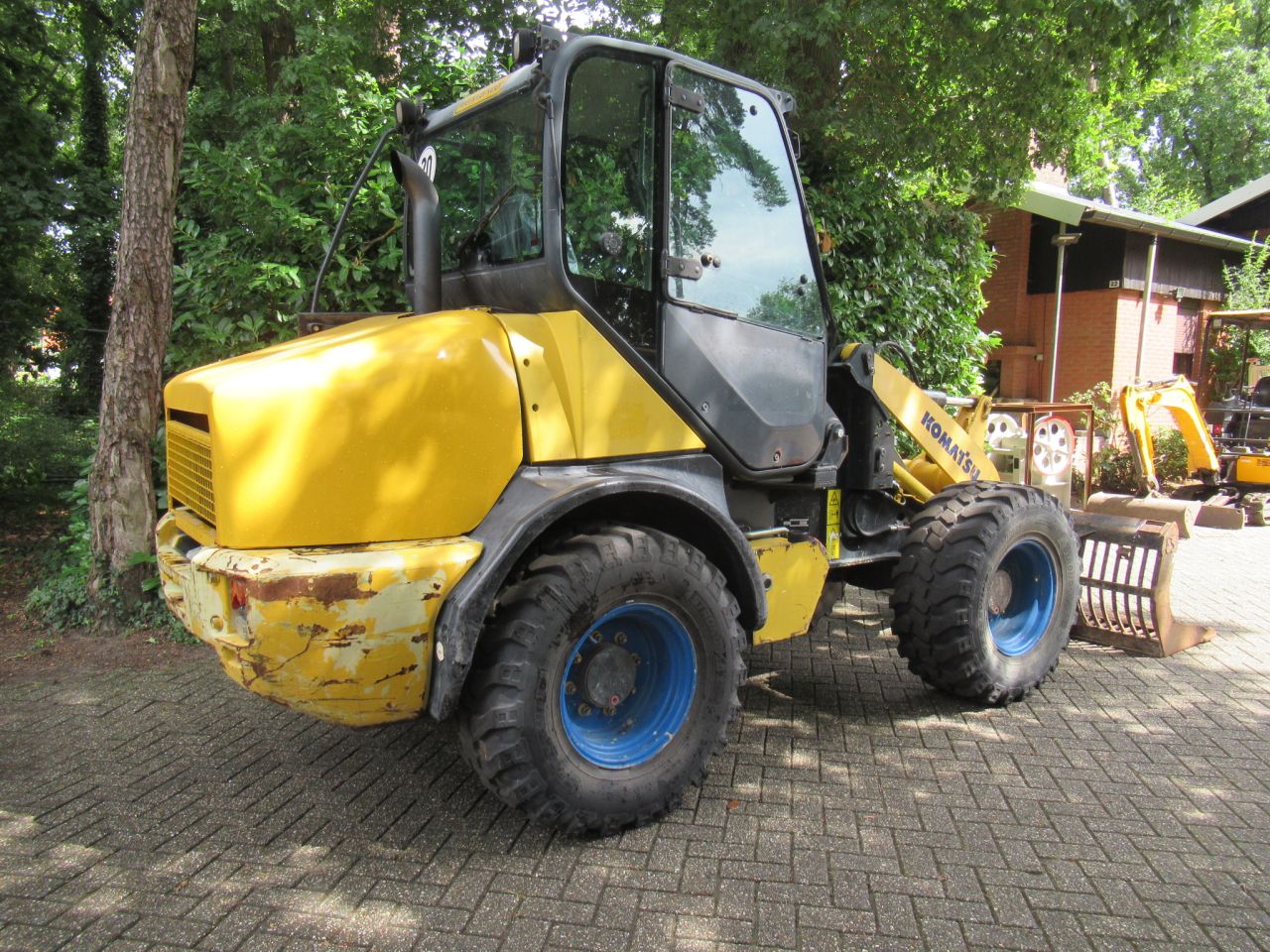 KOMATSU WA80-5