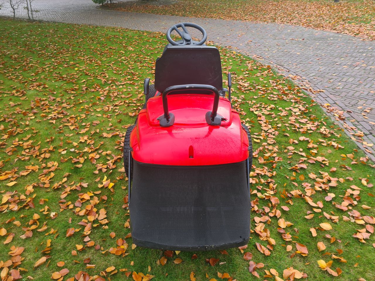 Alko T 17-102 HD LUX zitmaaier met opvangbak hydrostaat.