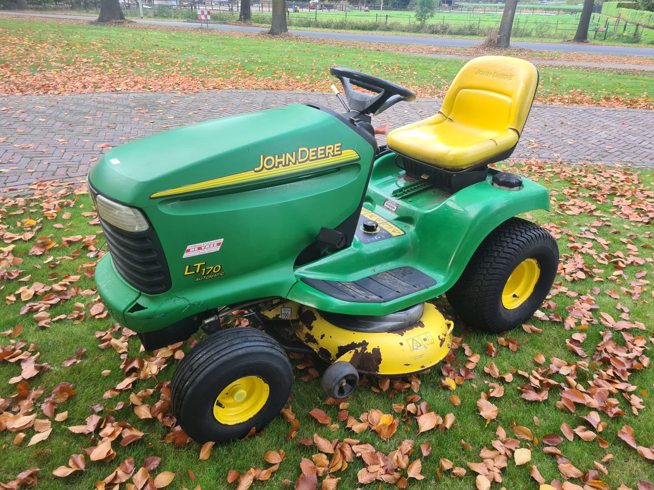 John Deere LT 170 zitmaaier mulch maaier hydrostaat 2 cil.