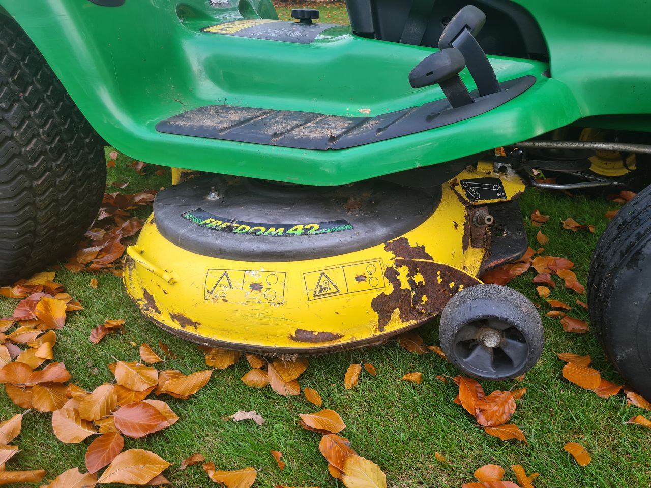 John Deere LT 170 zitmaaier mulch maaier hydrostaat 2 cil.