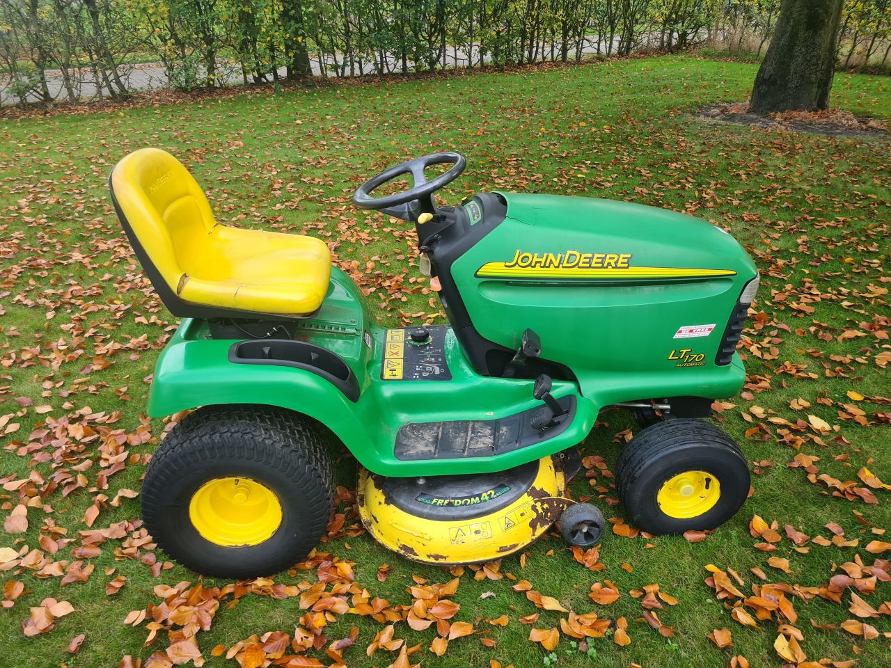 John Deere LT 170 zitmaaier mulch maaier hydrostaat 2 cil.