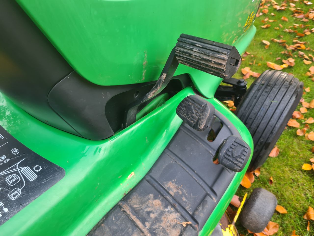 John Deere LT 170 zitmaaier mulch maaier hydrostaat 2 cil.