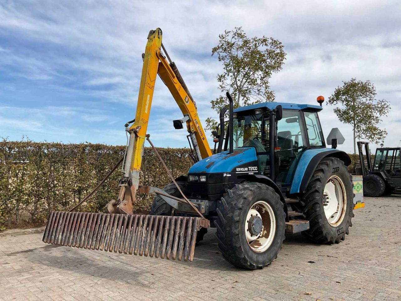 New Holland TS 100 + bos slootarm