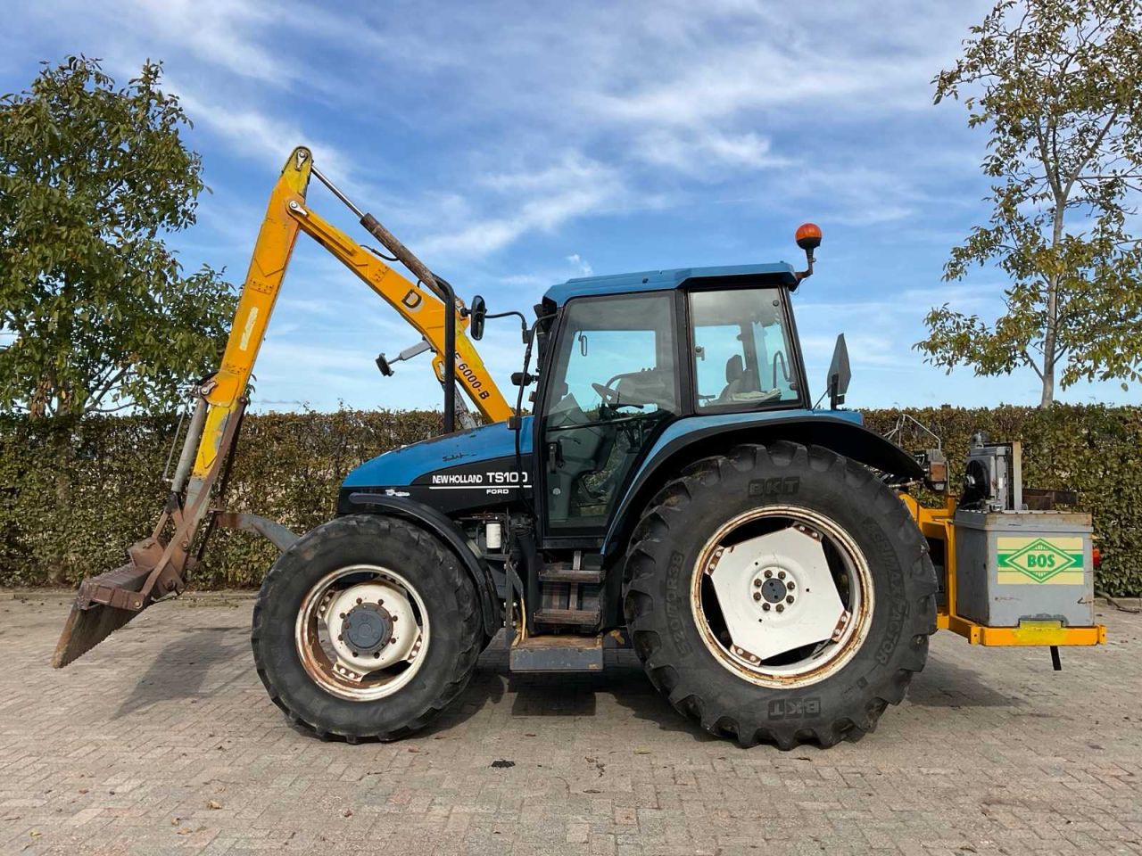 New Holland TS 100 + bos slootarm