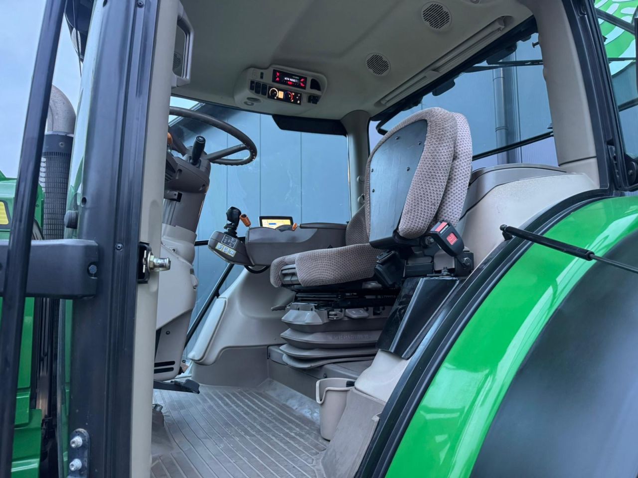 John Deere 6210R AP