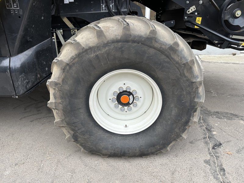 New Holland CR 8.90