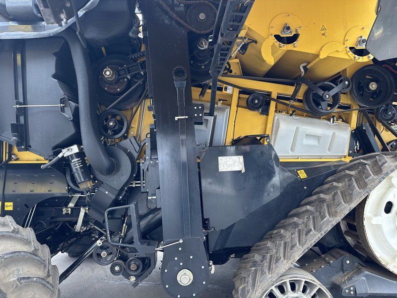 New Holland CR 8.90
