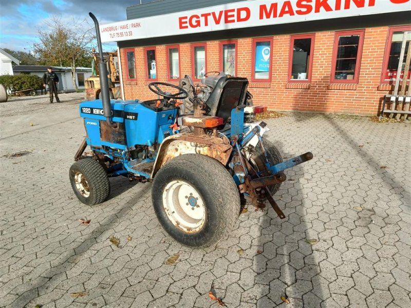 New Holland 1220 med lavt timetal