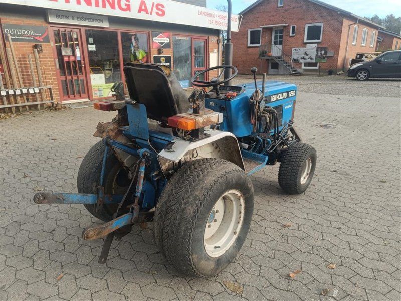 New Holland 1220 med lavt timetal