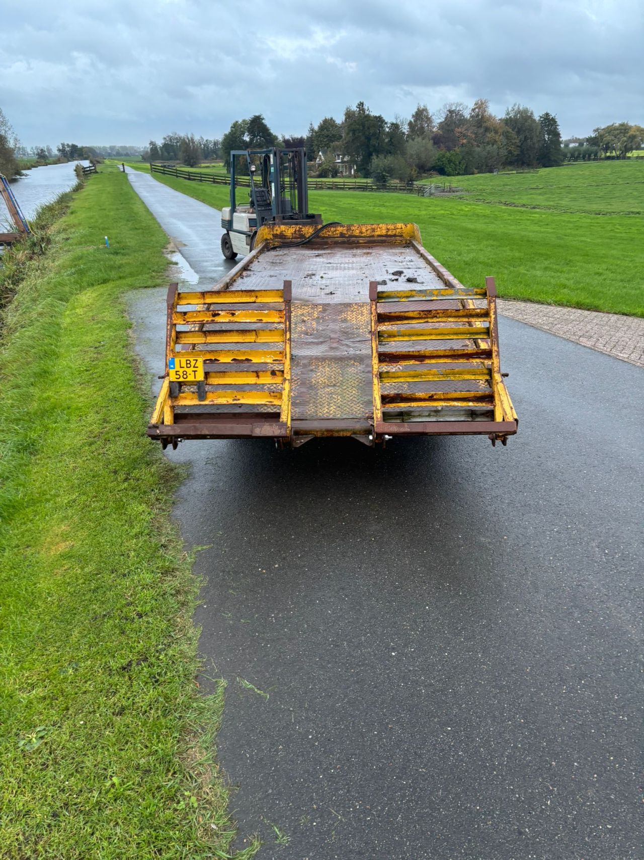Oprijwagen machinetransporter