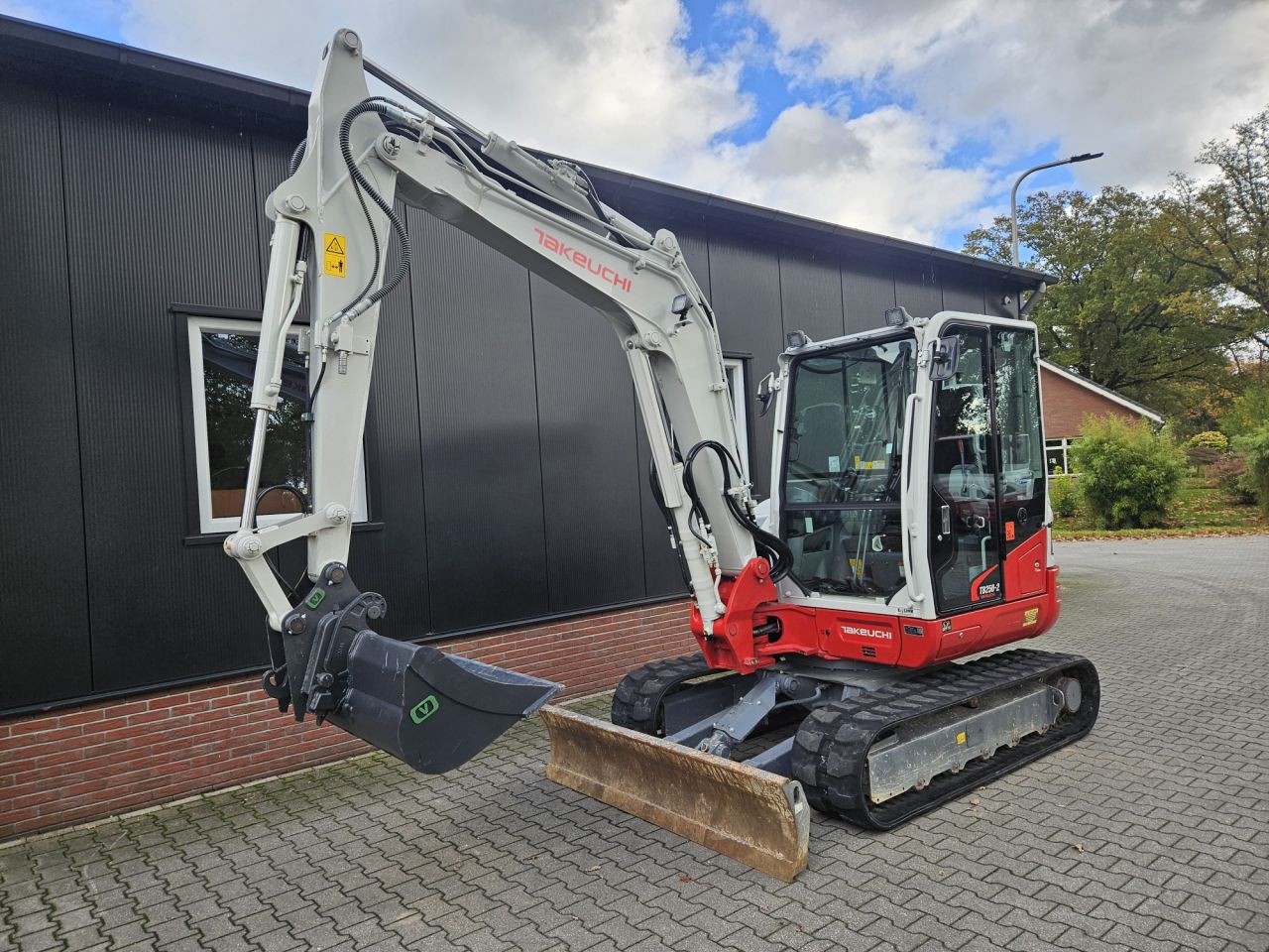 Takeuchi TB250-2 stage V - 900 uur