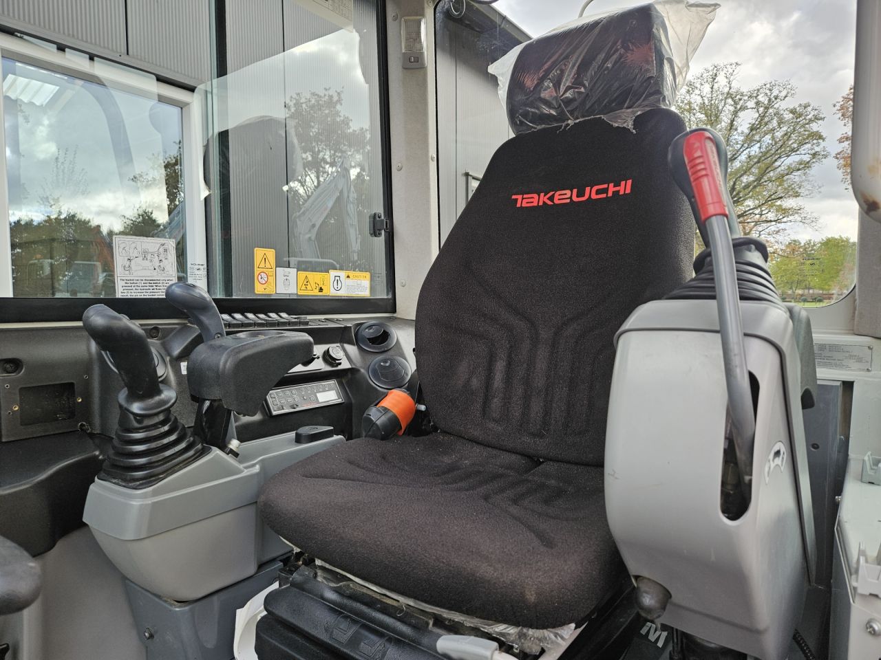 Takeuchi TB250-2 stage V - 900 uur