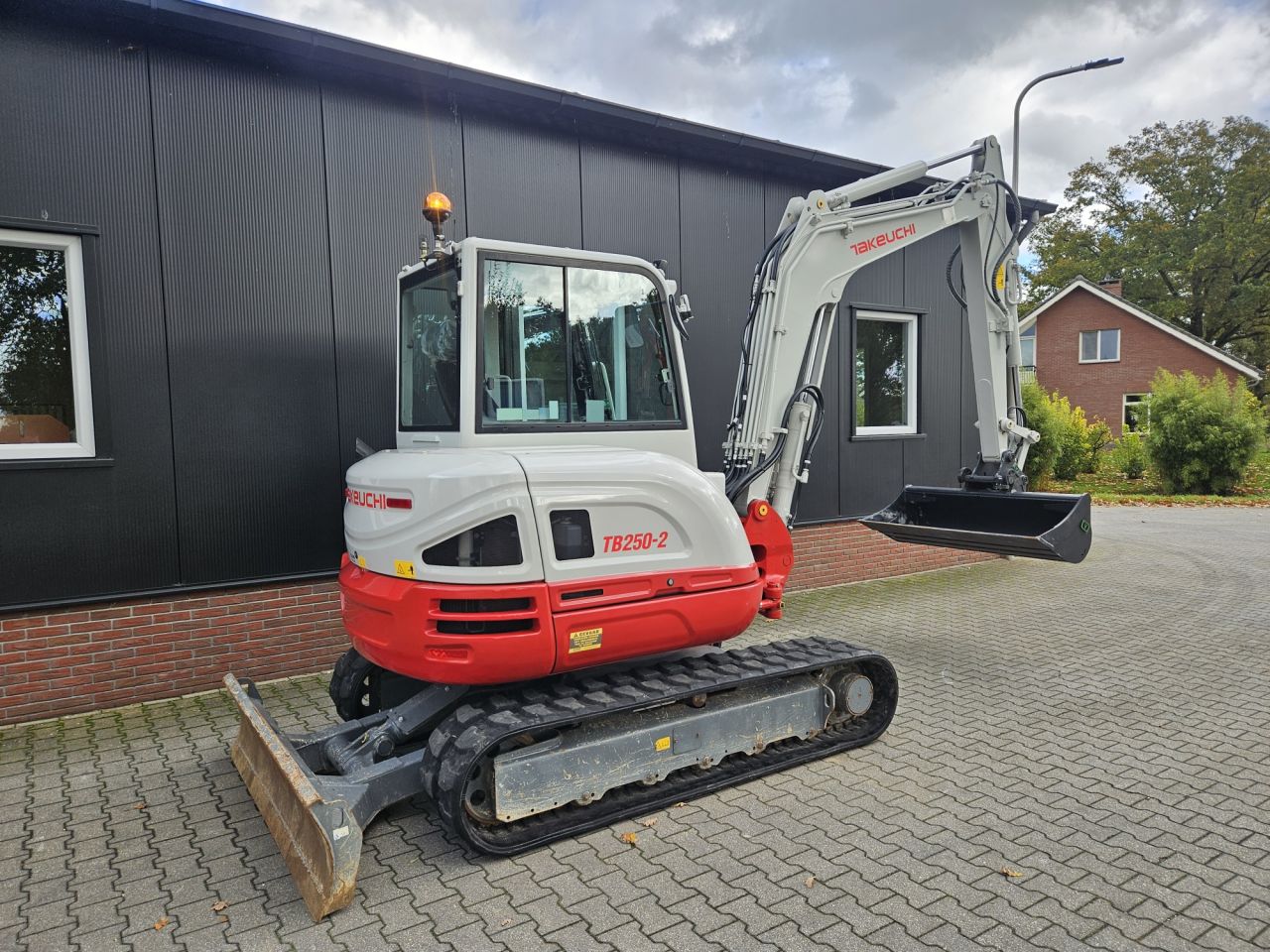 Takeuchi TB250-2 stage V - 900 uur