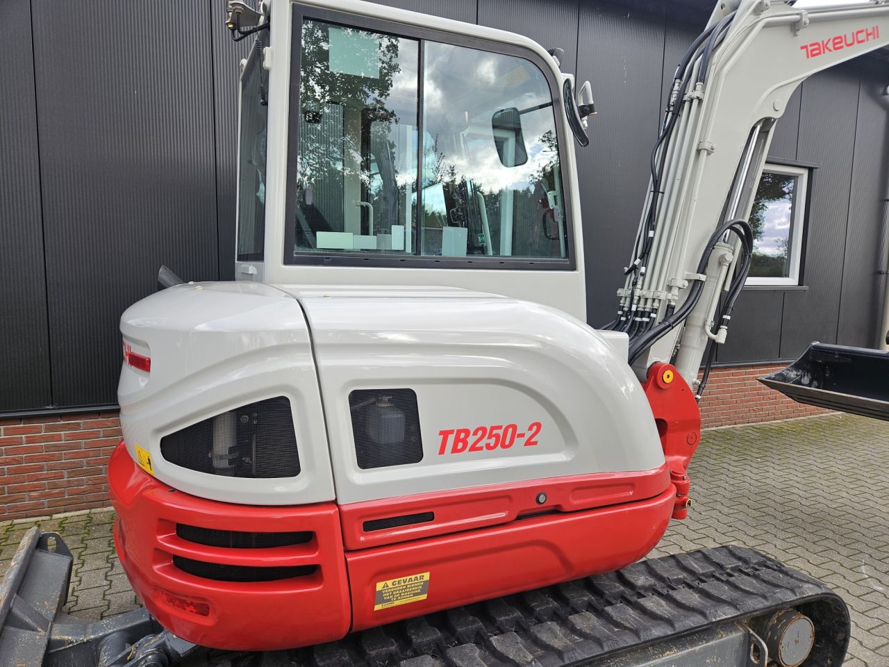 Takeuchi TB250-2 stage V - 900 uur