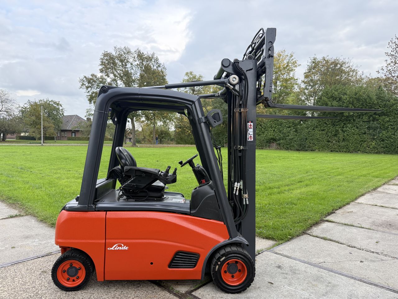 Linde 2 tonner triplex 5.2M Freelift Sideshift vorkversteller