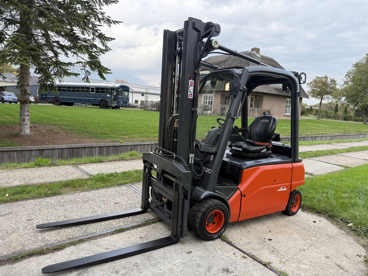 Linde 2 tonner triplex 5.2M Freelift Sideshift vorkversteller