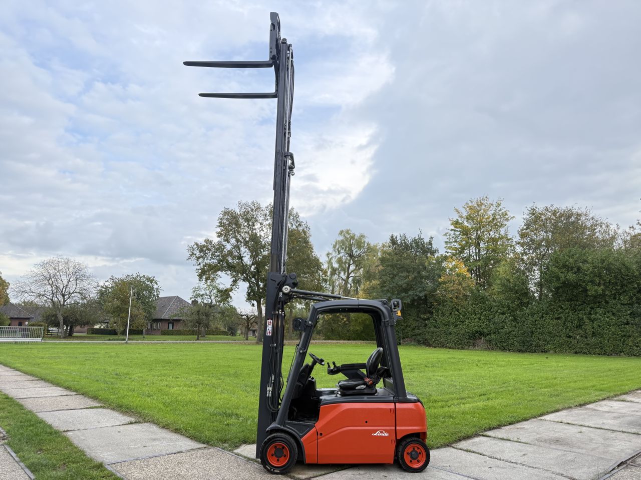 Linde 2 tonner triplex 5.2M Freelift Sideshift vorkversteller