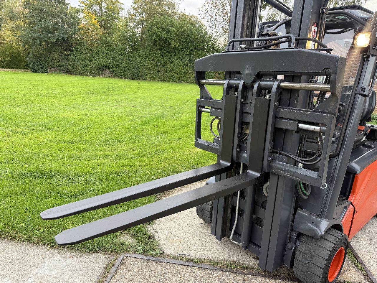 Linde 2 tonner triplex 5.2M Freelift Sideshift vorkversteller