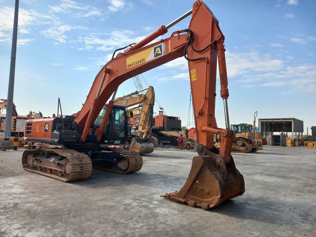 Hitachi ZX350H-5G (Abu Dhabi)