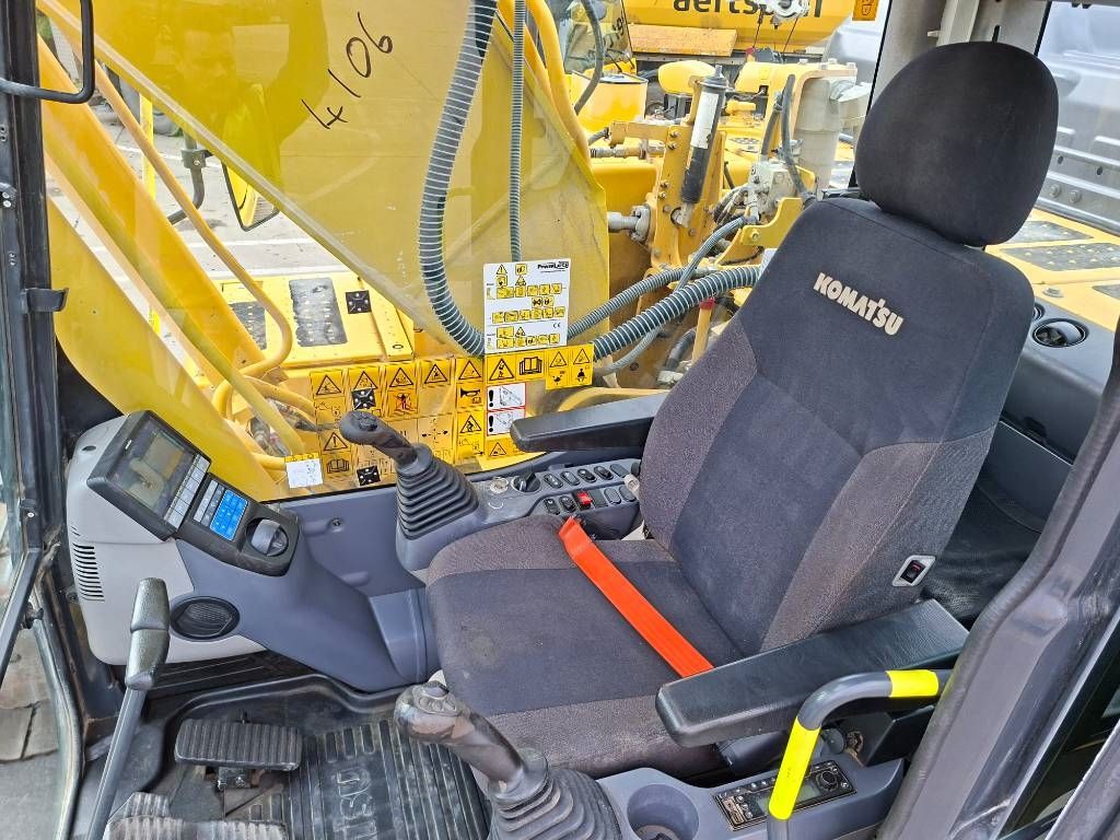 Komatsu HB 215 LC-3