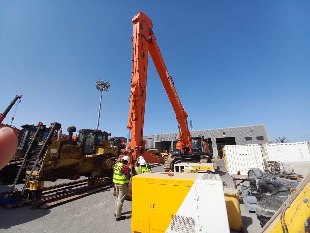 Hitachi ZX870LC H-5G (Abu Dhabi)