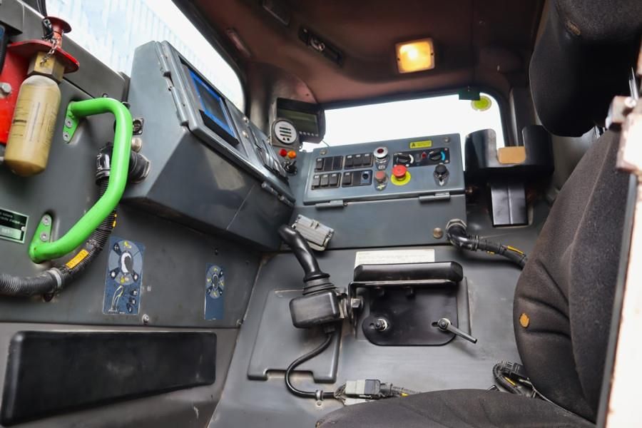 Sandvik LH410 Diesel, 4x4 Drive, 10t Capacity, Tilting Buc