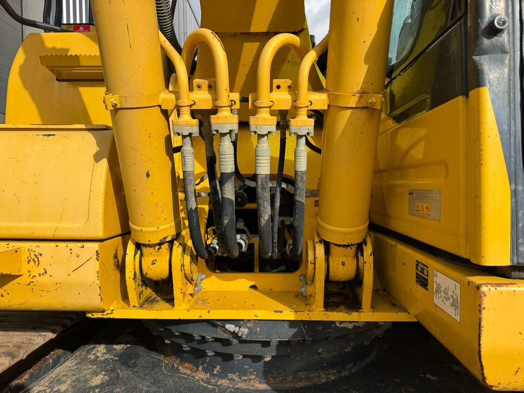 Komatsu PC240LC-10