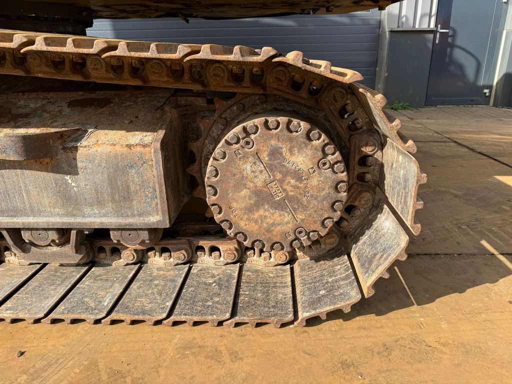 Komatsu PC240LC-10