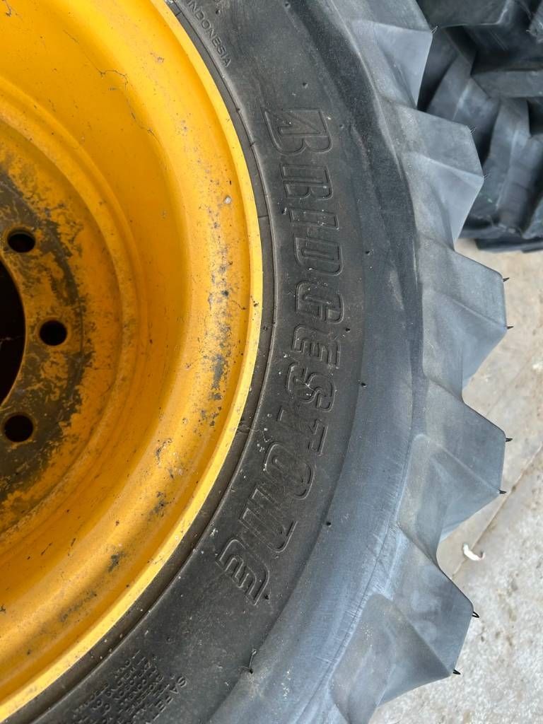 Bridgestone 1000 x 20 Set / 10.00 x 20: 4x2 Tyres