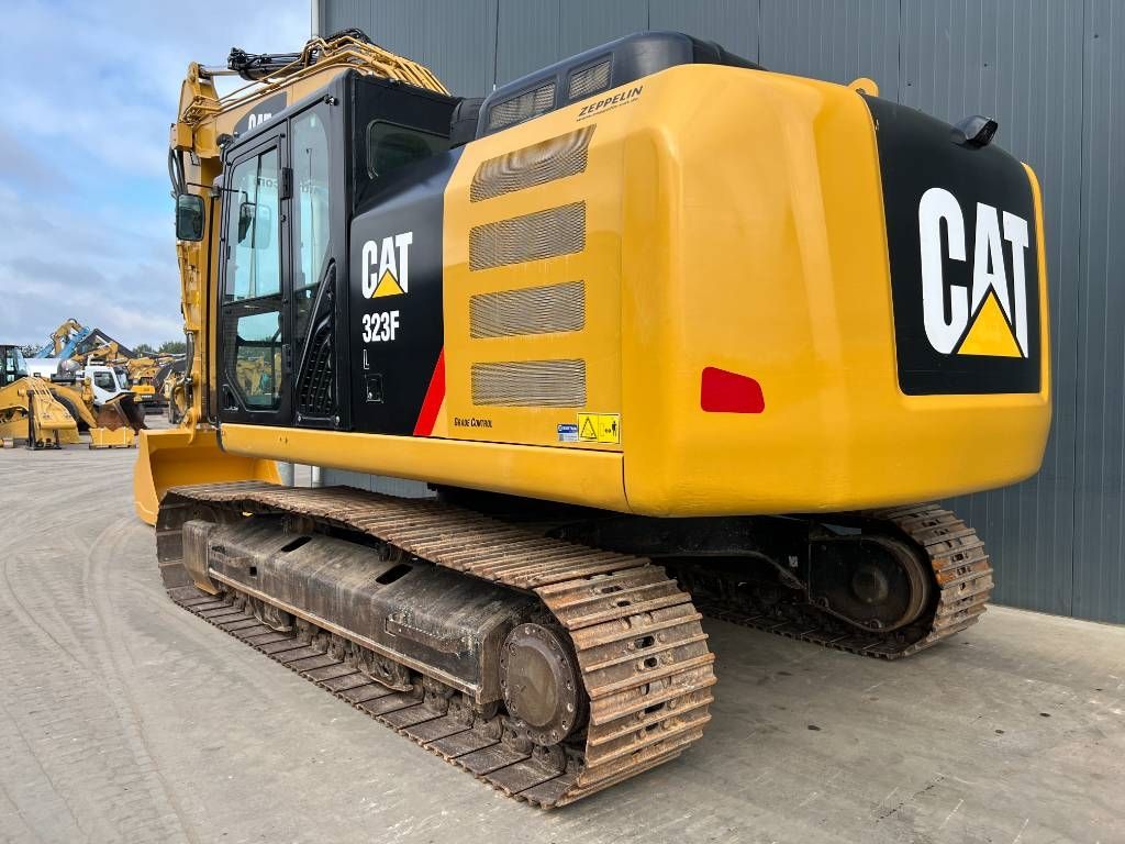 CAT 323F L