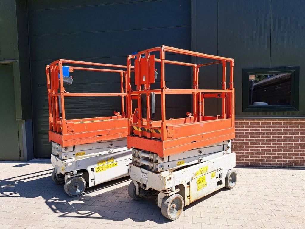 2x Scissor lift Genie GS1532 Electric 6.57m 2013