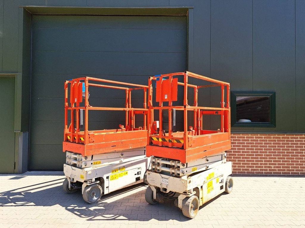 2x Scissor lift Genie GS1532 Electric 6.57m 2013