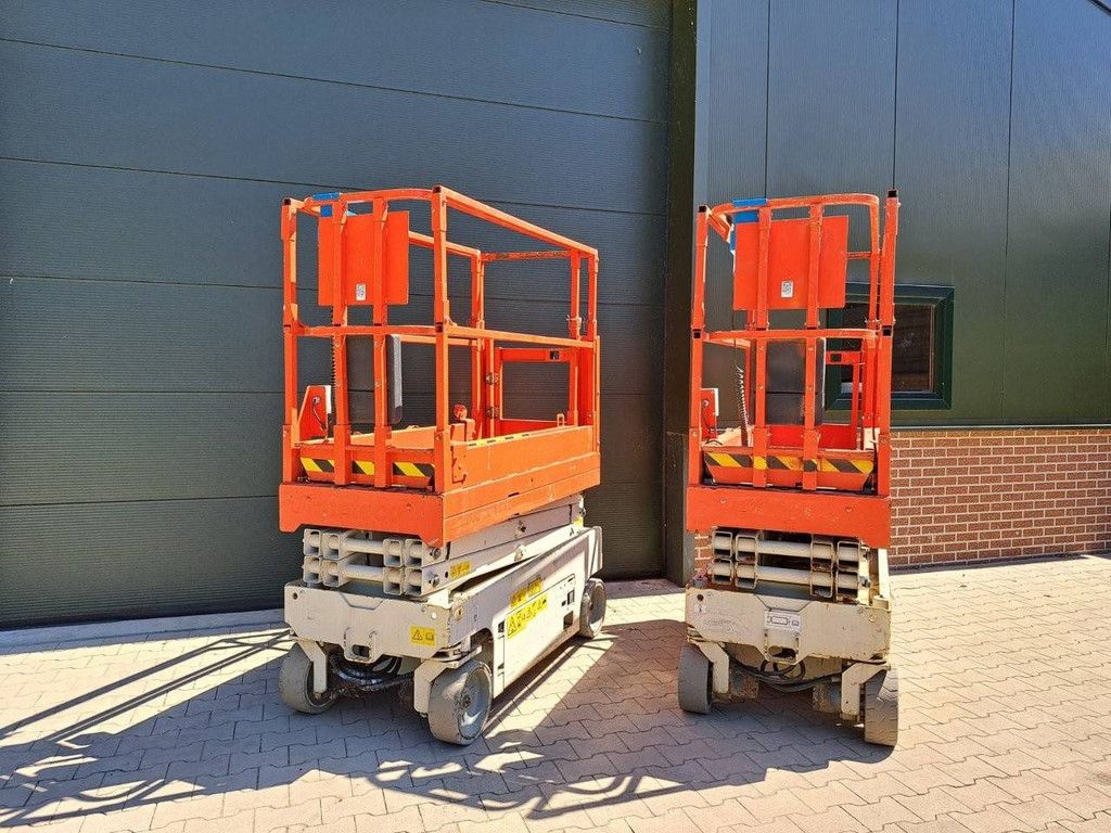 2x Scissor lift Genie GS1532 Electric 6.57m 2013