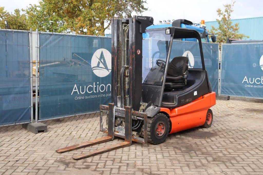 Forklift Linde E30/02 Electric 3000kg 4.7m 2005