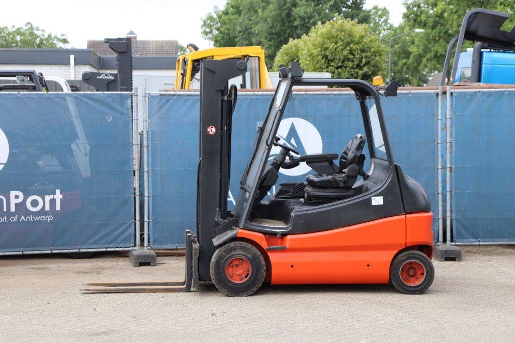 Gabelstapler Linde E25/02 Elektro 2500kg 4,8m 2006