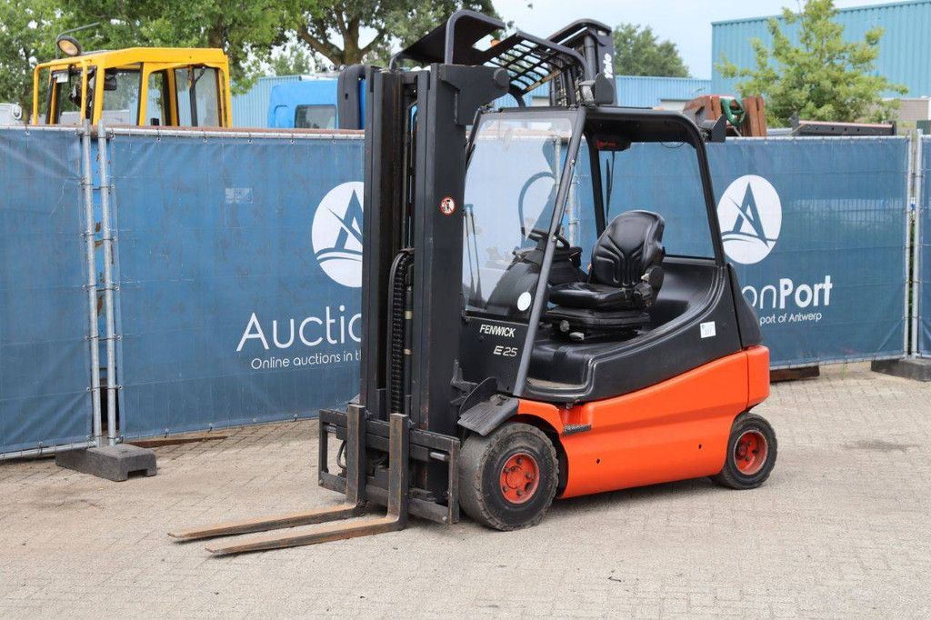 Gabelstapler Linde E25/02 Elektro 2500kg 4,8m 2006