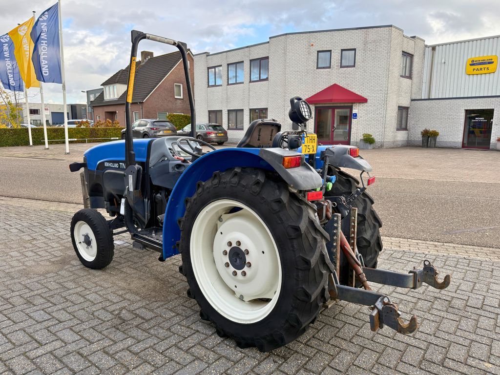 New Holland TN65V Smalspoortrekker