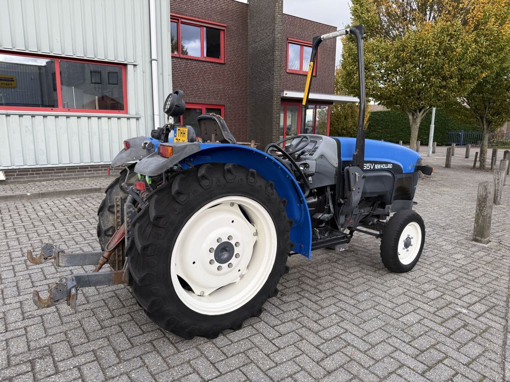 New Holland TN65V Smalspoortrekker