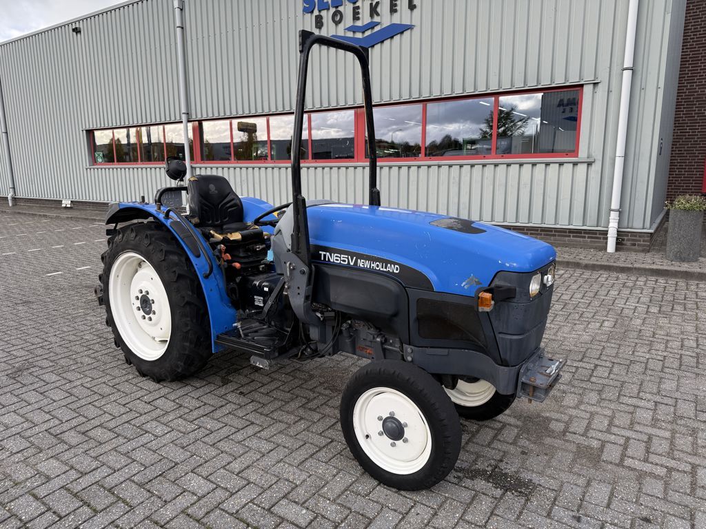 New Holland TN65V Smalspoortrekker