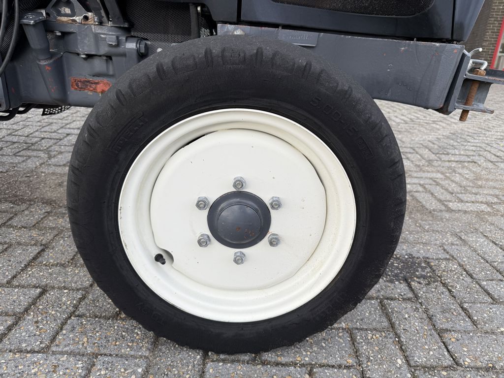New Holland TN65V Smalspoortrekker
