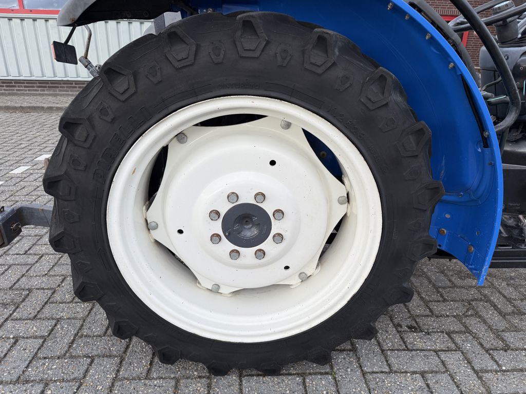 New Holland TN65V Smalspoortrekker