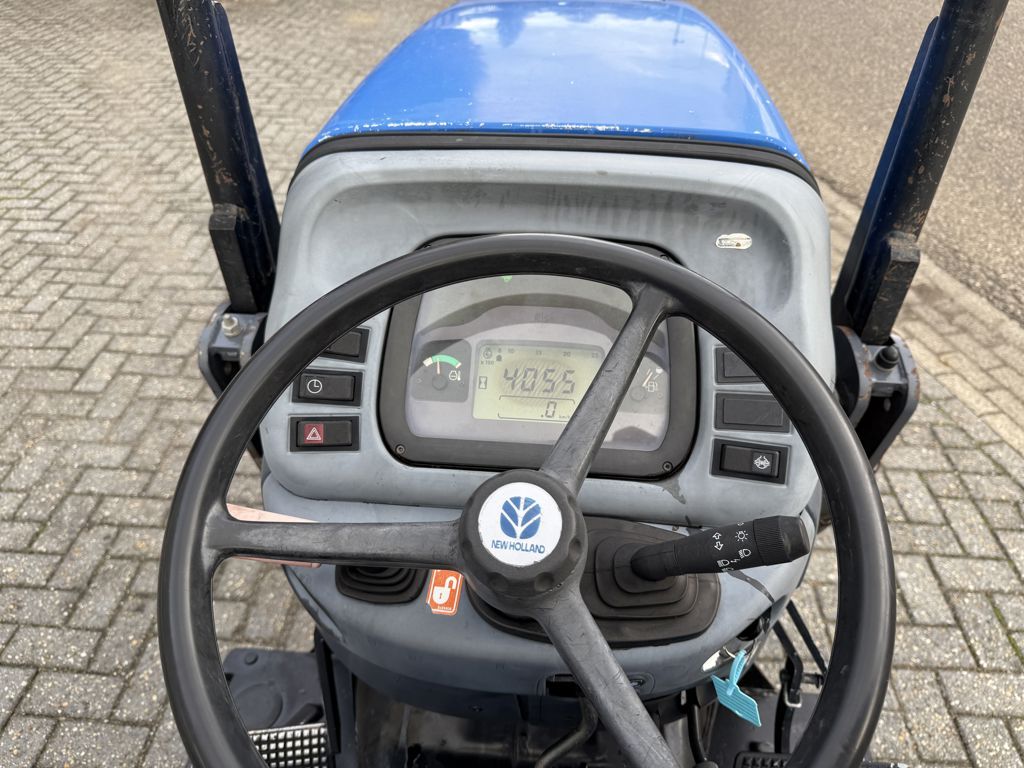 New Holland TN65V Smalspoortrekker