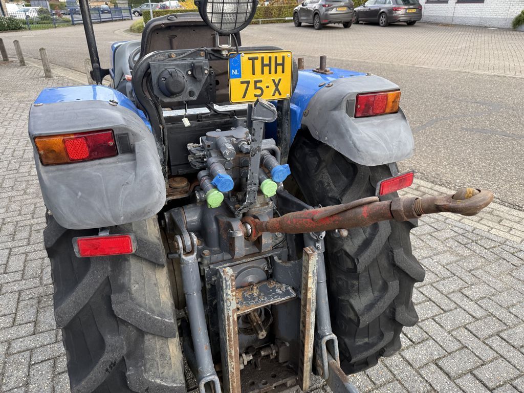 New Holland TN65V Smalspoortrekker